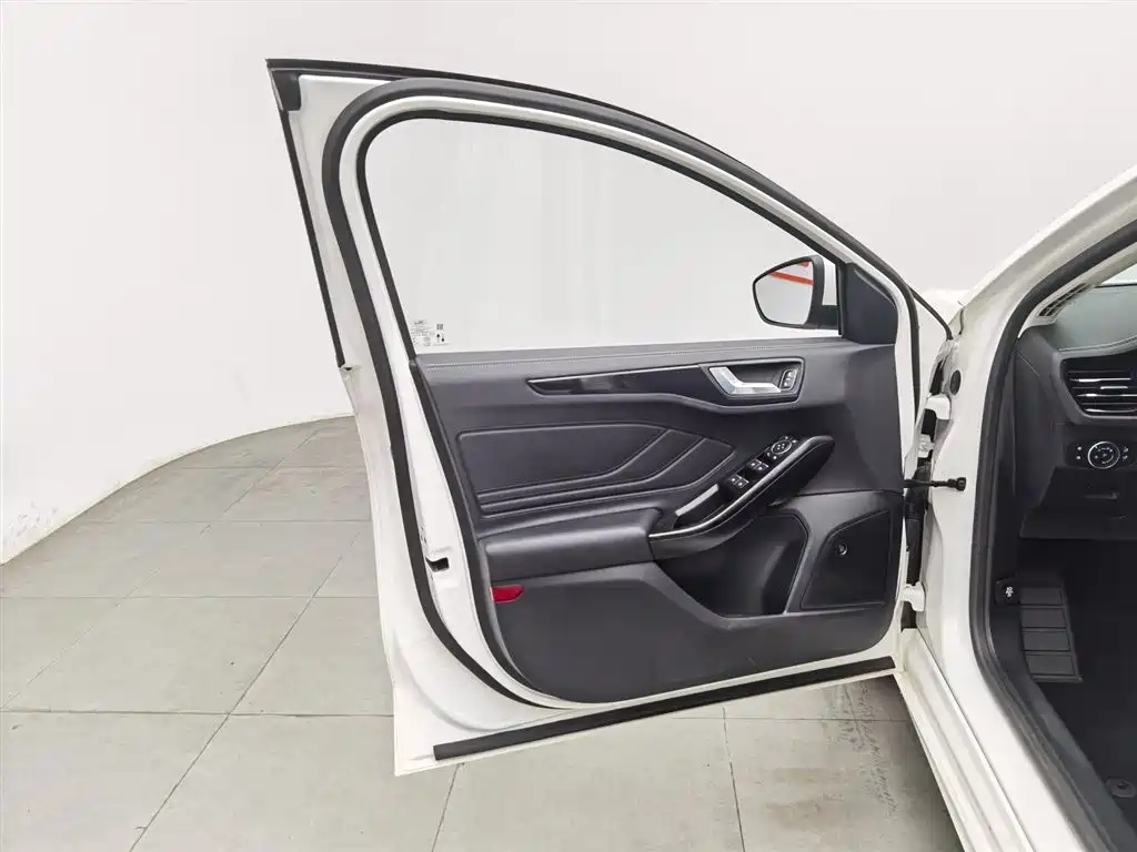 Ford Focus 2021 EcoBoost 180 AT
