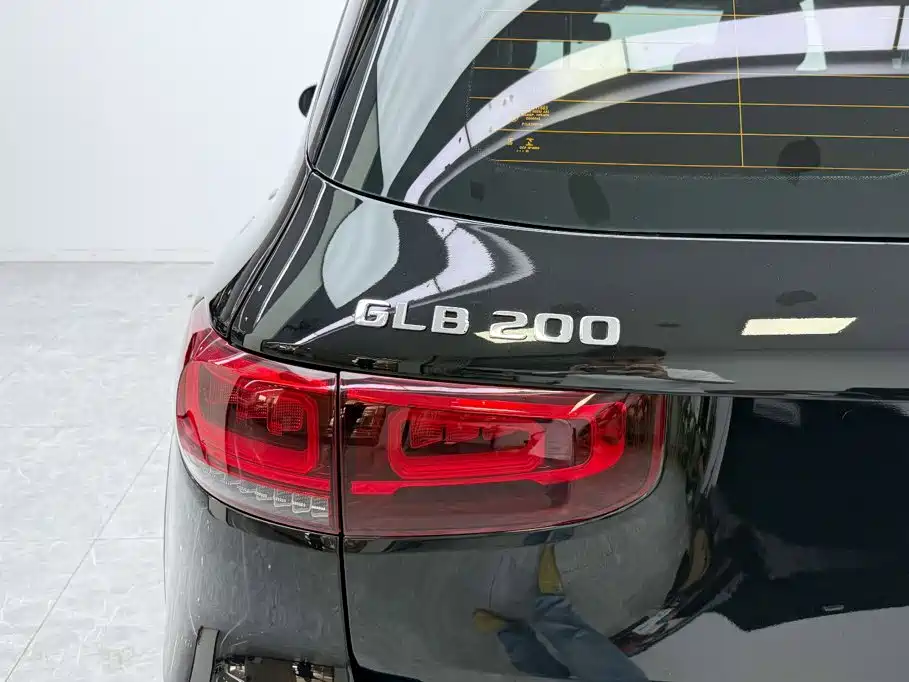 Mercedes-Benz GLB — миниатюра 16