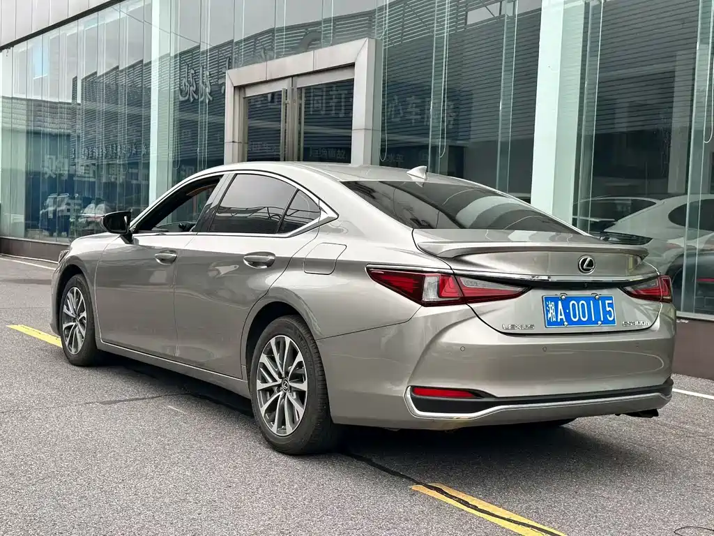 Lexus ES — миниатюра 7