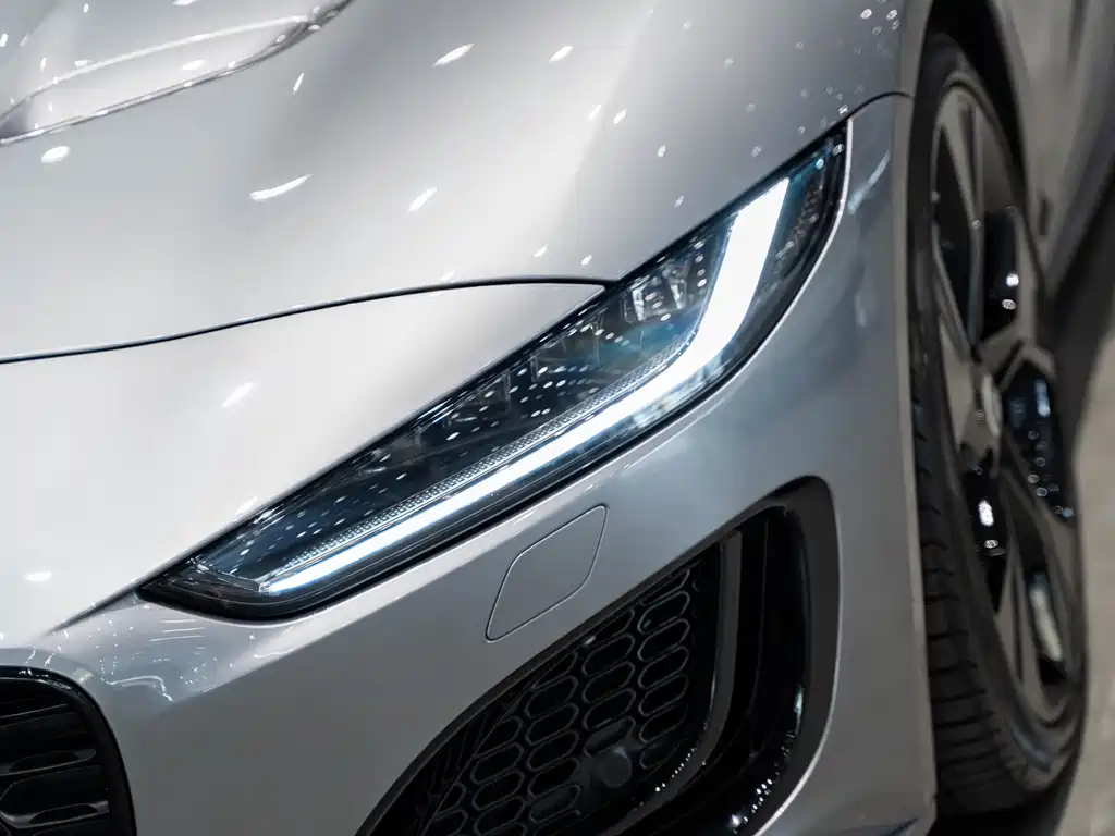 Jaguar F-Type 2024 P300 75