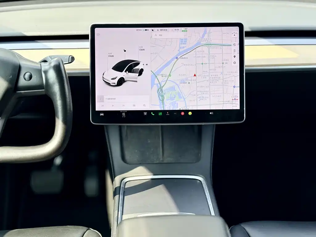 Tesla Model Y — миниатюра 9