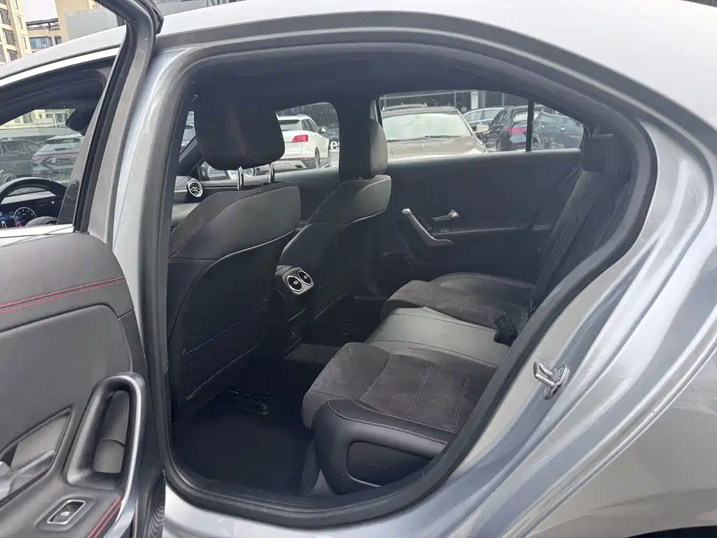 Mercedes-Benz A-Class 2023 — фото 3