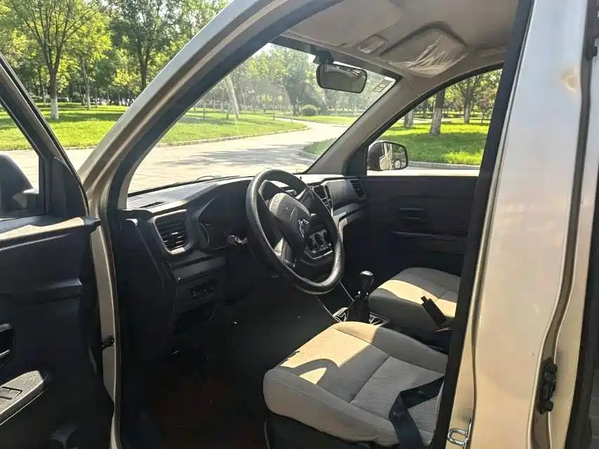 Wuling Hongguang V — миниатюра 7