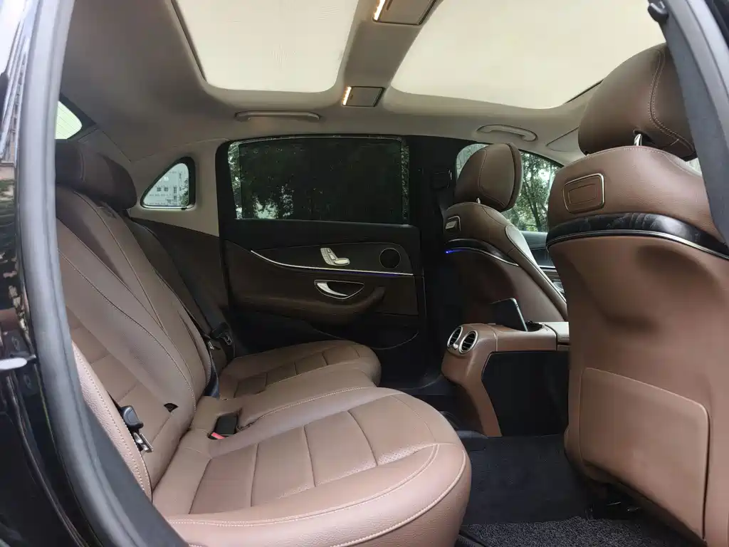Mercedes-Benz E-Class — миниатюра 13