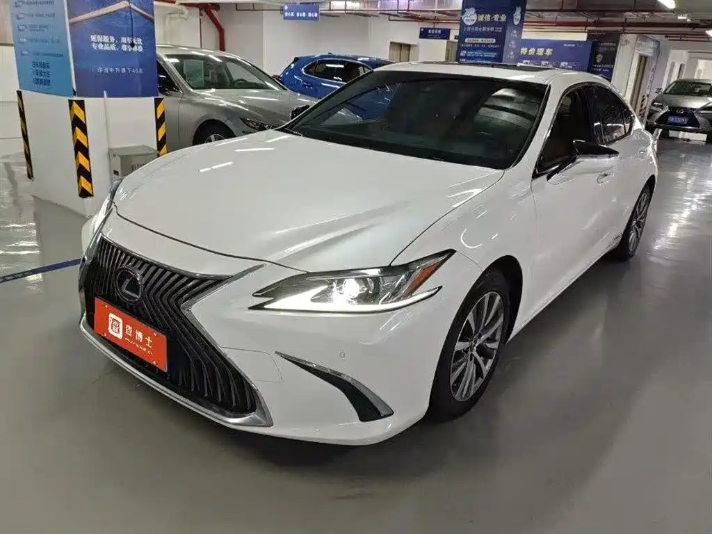 Lexus ES 2020 300h V