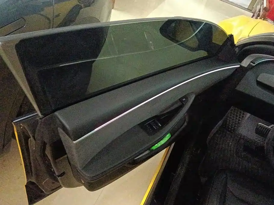 Tesla Model 3 — миниатюра 7