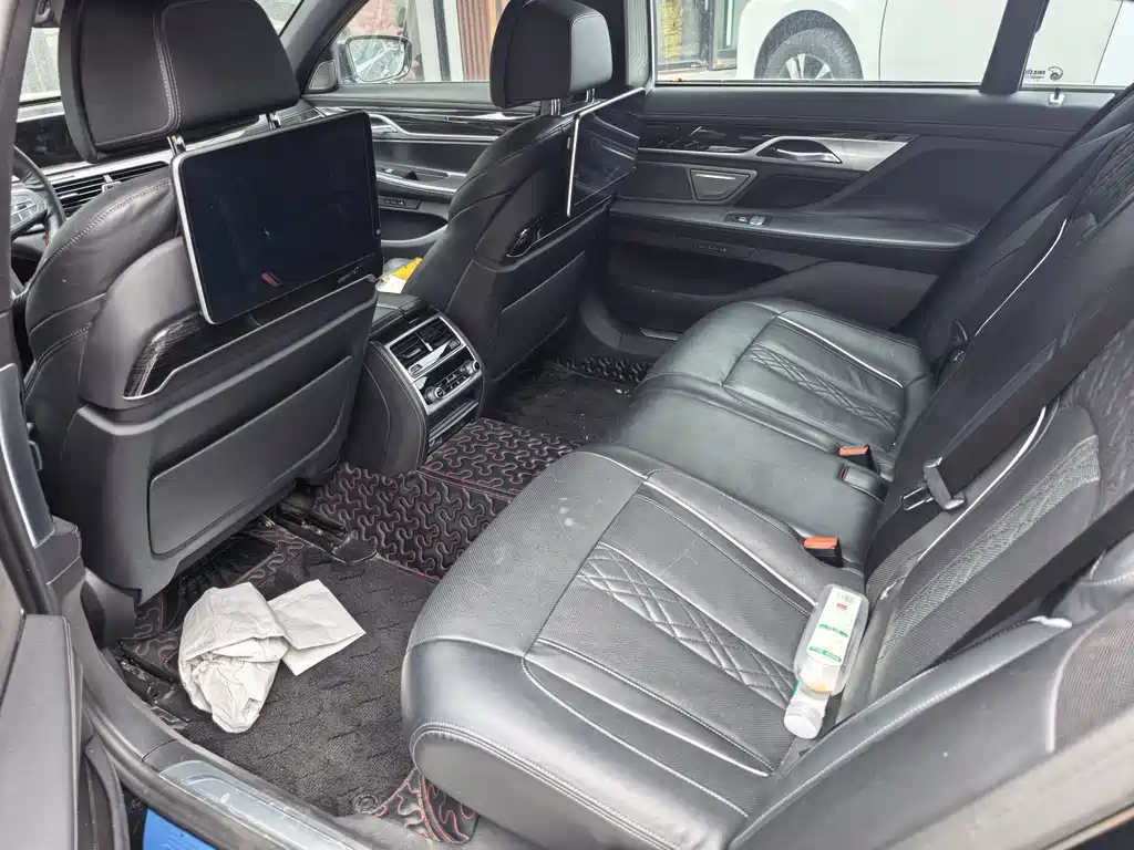 BMW 7 Series — миниатюра 7