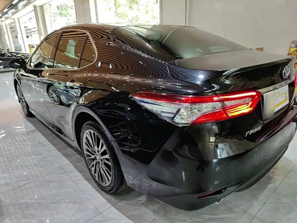 Toyota Camry — миниатюра 5