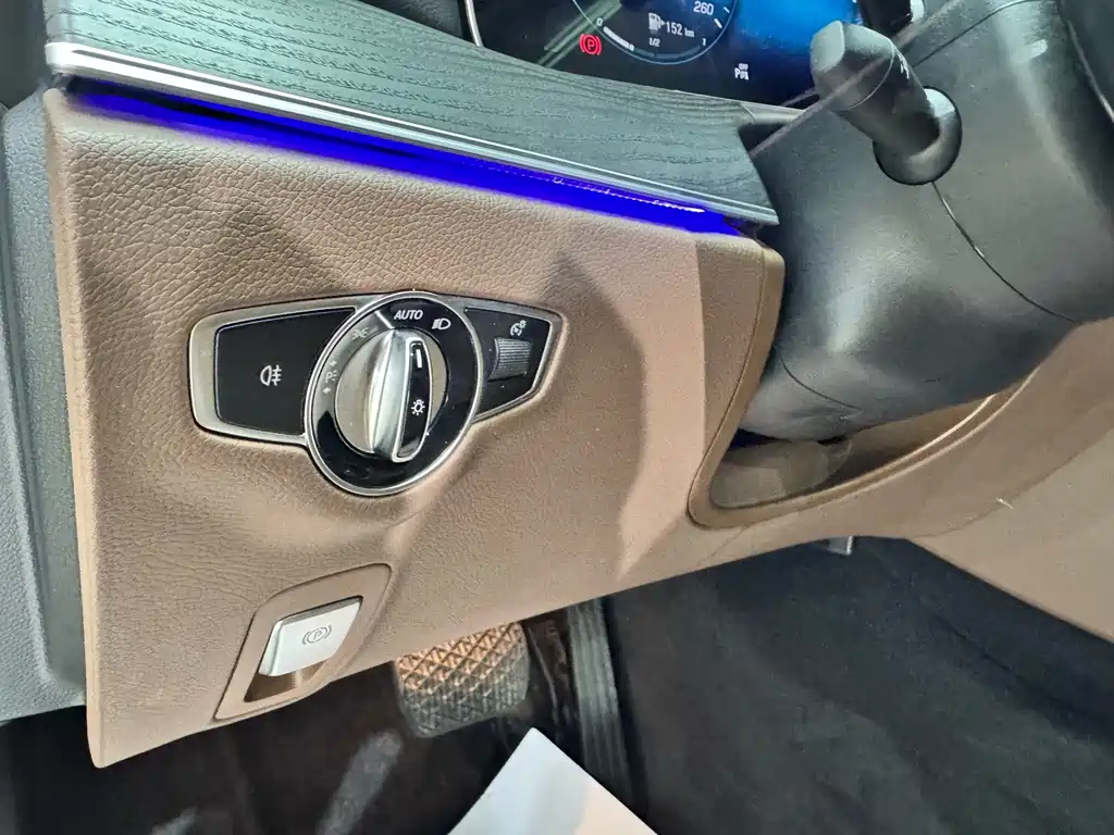 Mercedes-Benz E-Class — миниатюра 12
