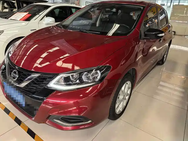 nissan tiida