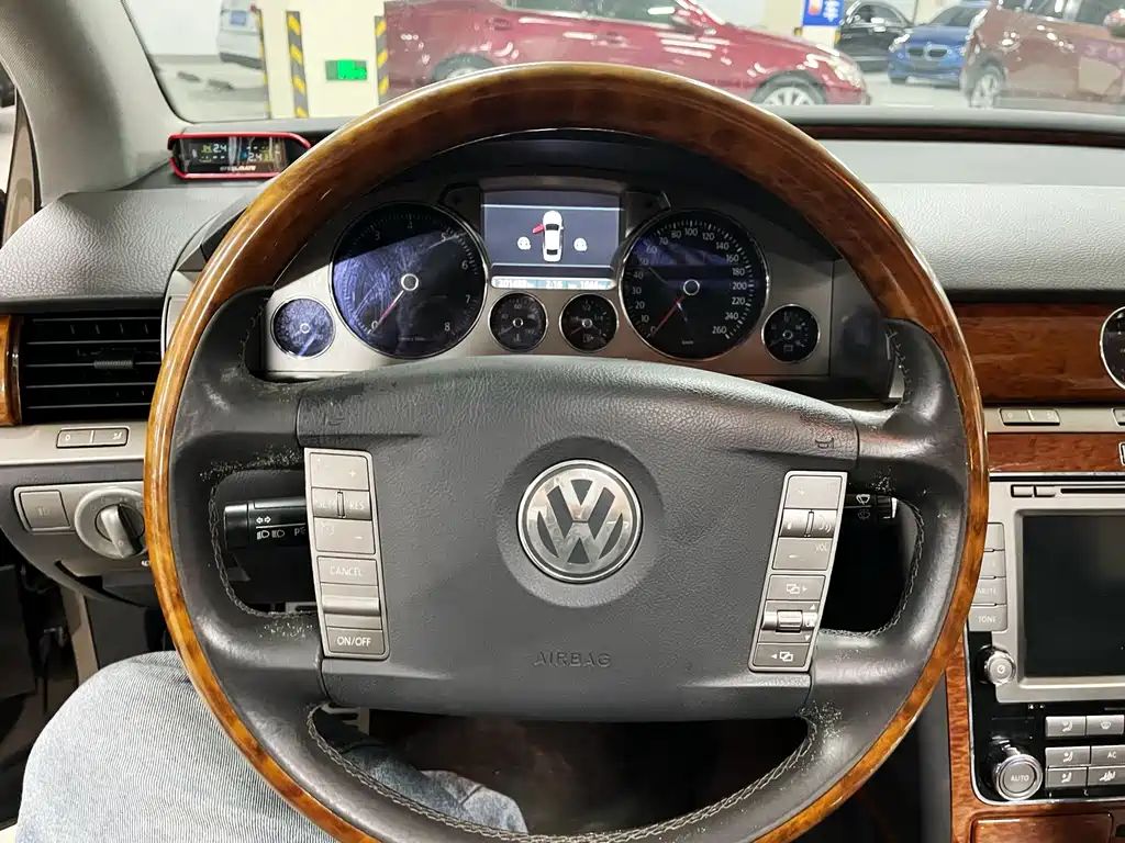 Volkswagen Phaeton — миниатюра 11