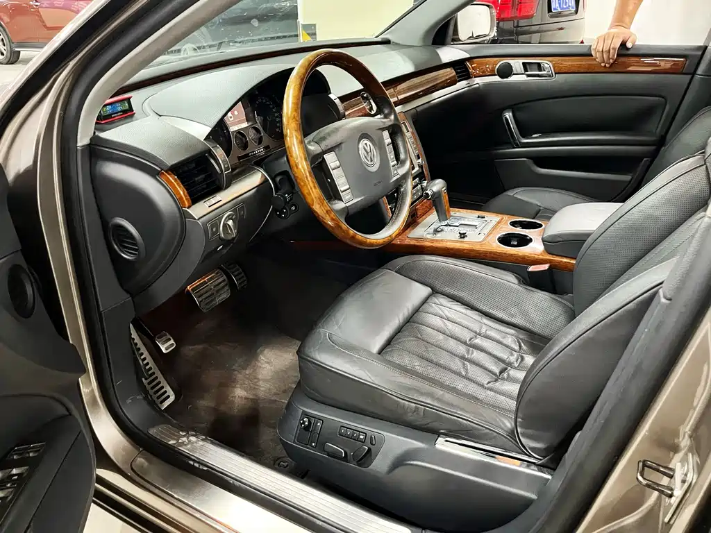 Volkswagen Phaeton — миниатюра 10
