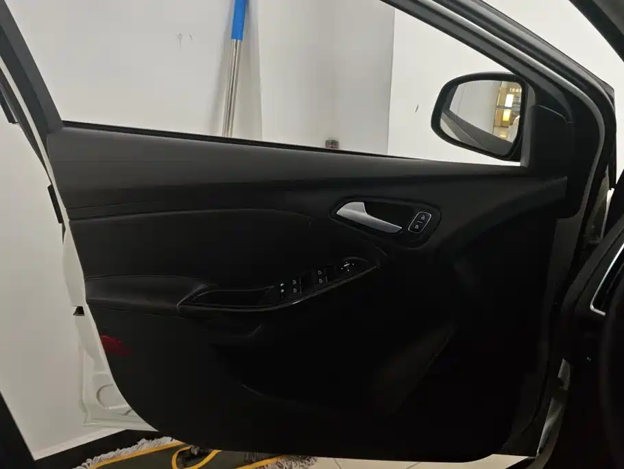 Ford Focus — миниатюра 7