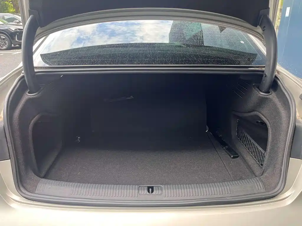 Audi A4L — миниатюра 14