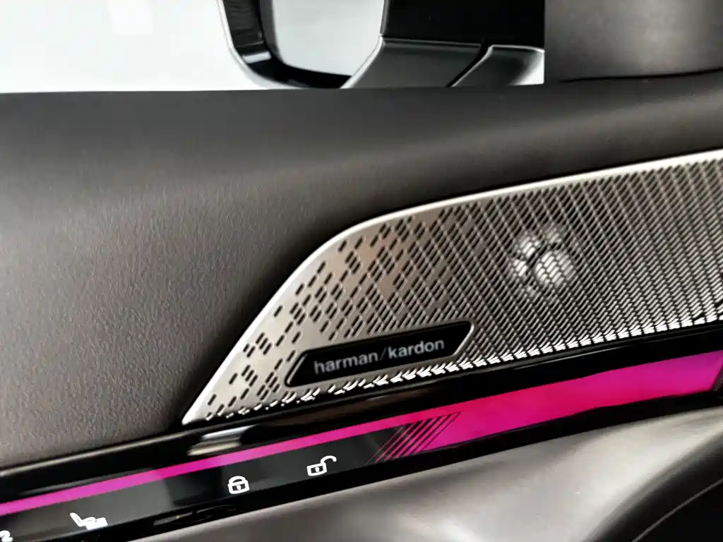 BMW 5 Series — миниатюра 10