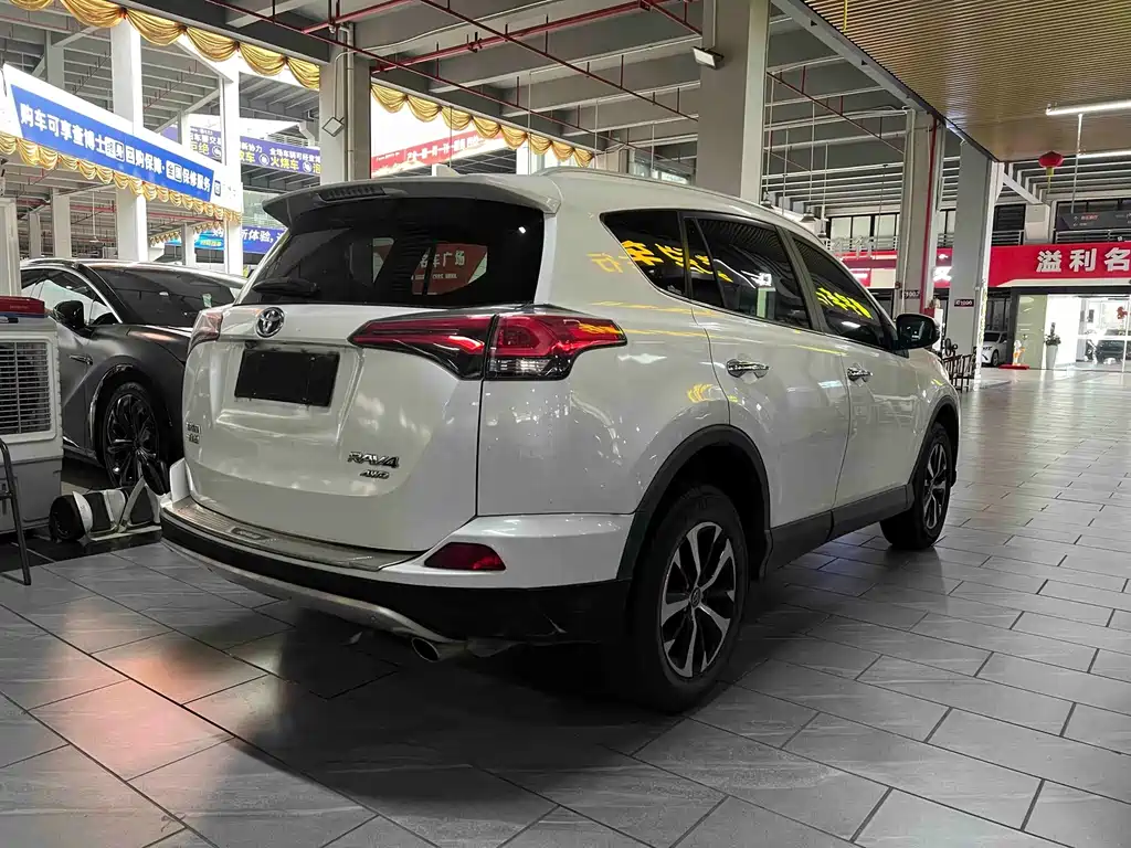 Toyota RAV4 — миниатюра 2