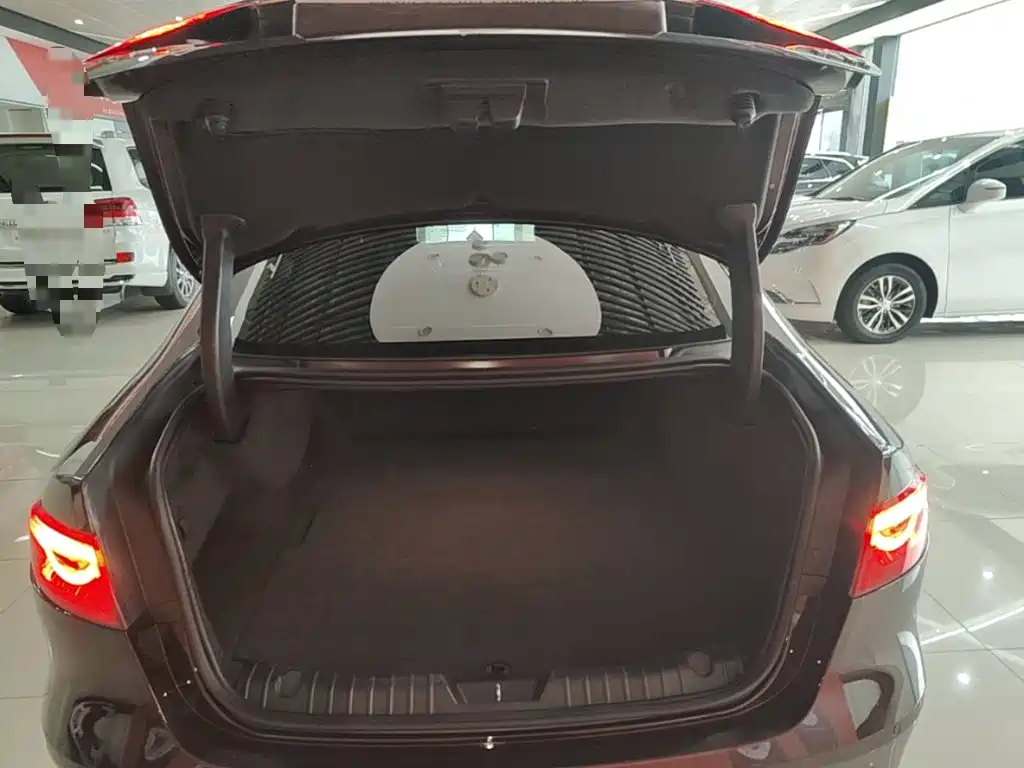 Jaguar XFL — миниатюра 19