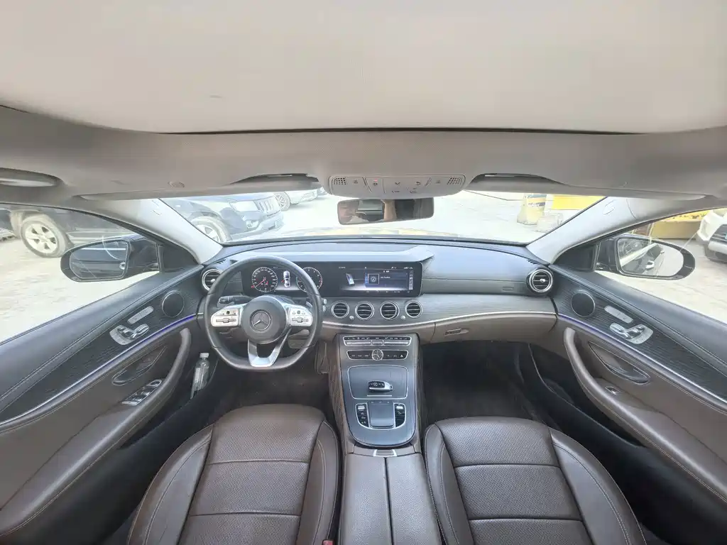 Mercedes-Benz E-Class — миниатюра 9