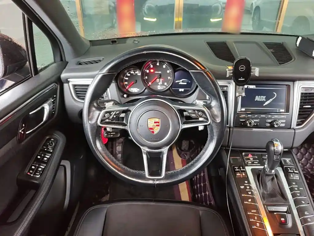 Porsche Macan — миниатюра 11