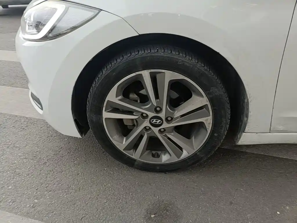 Hyundai Elantra — миниатюра 23