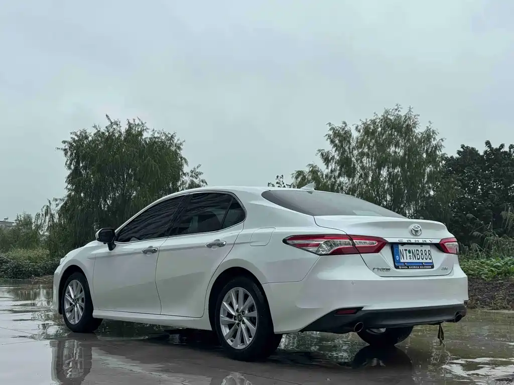 Toyota Camry — миниатюра 7