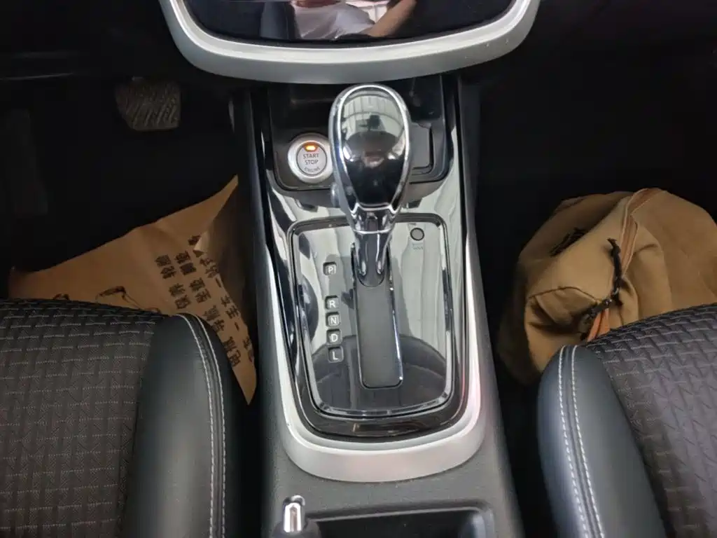 Nissan Tiida — миниатюра 14
