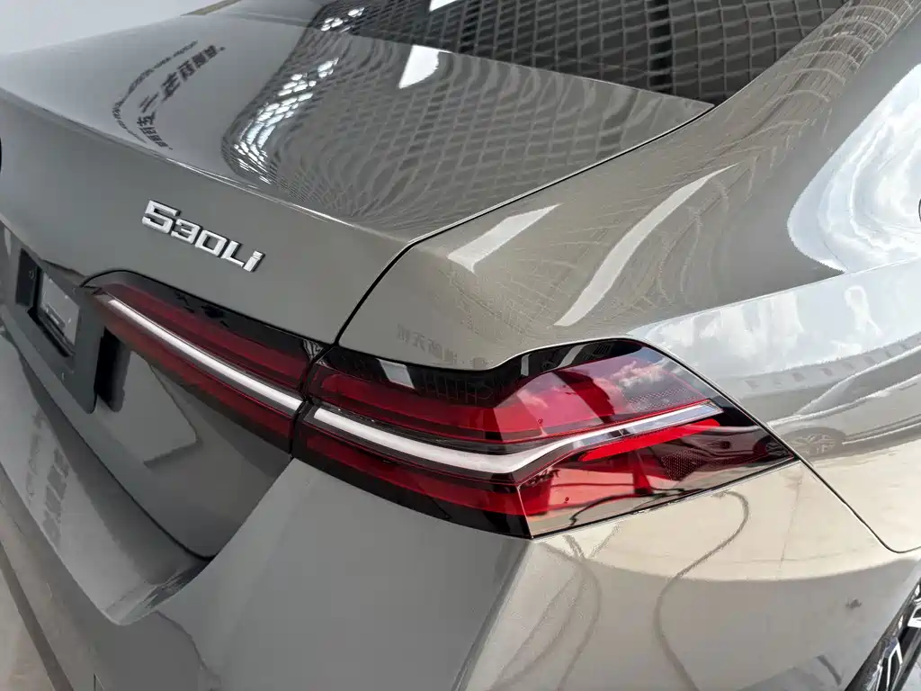 BMW 5 Series — миниатюра 8