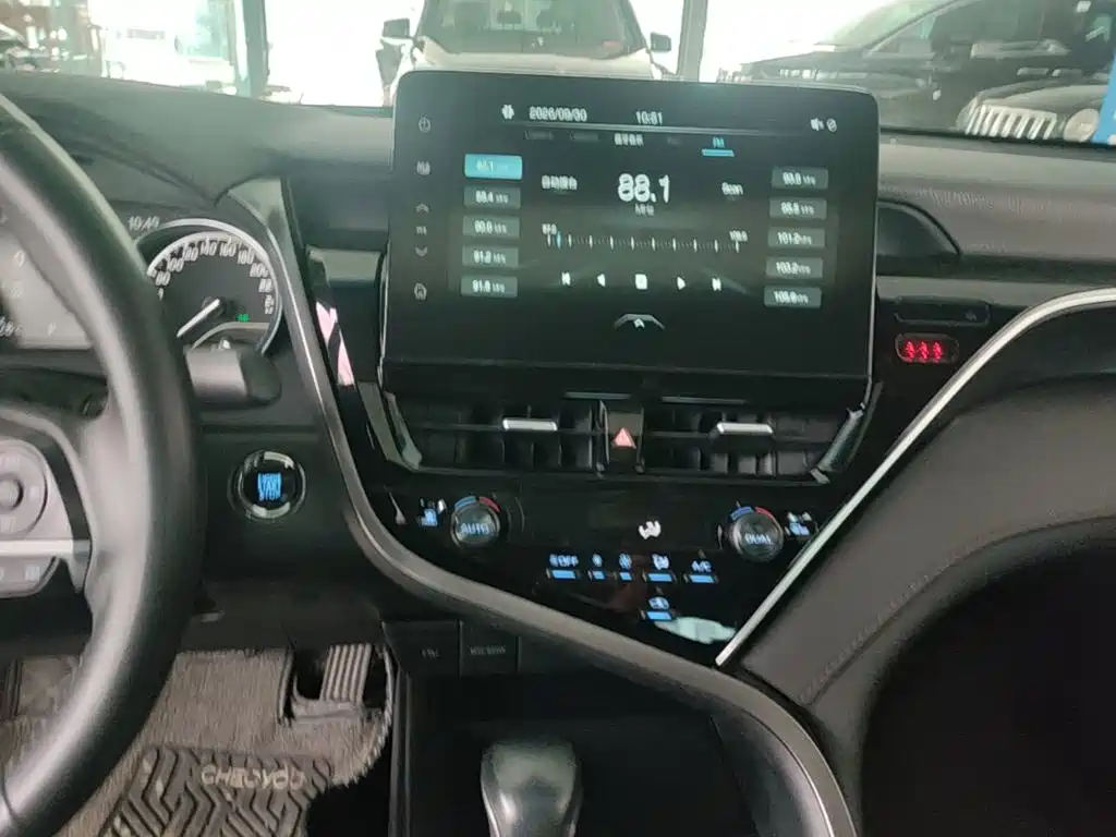 Toyota Camry — миниатюра 13