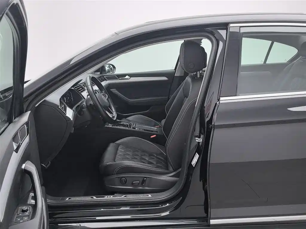 VOLKSWAGEN MAGOTAN GTE PLUG IN HYBRID