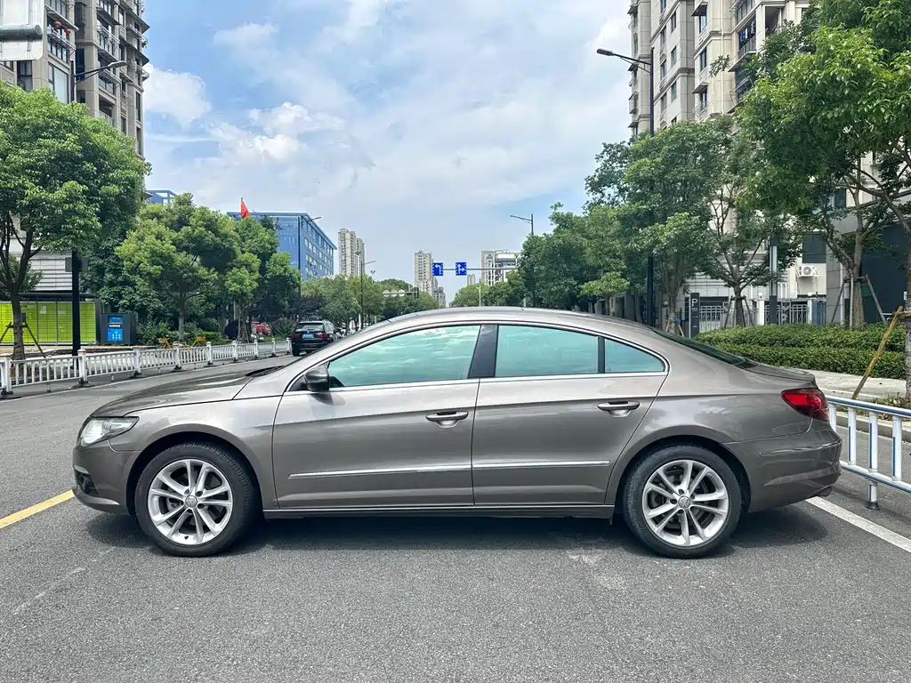 Volkswagen FAW - Passat CC CC 2010 2.0TSI Luxury