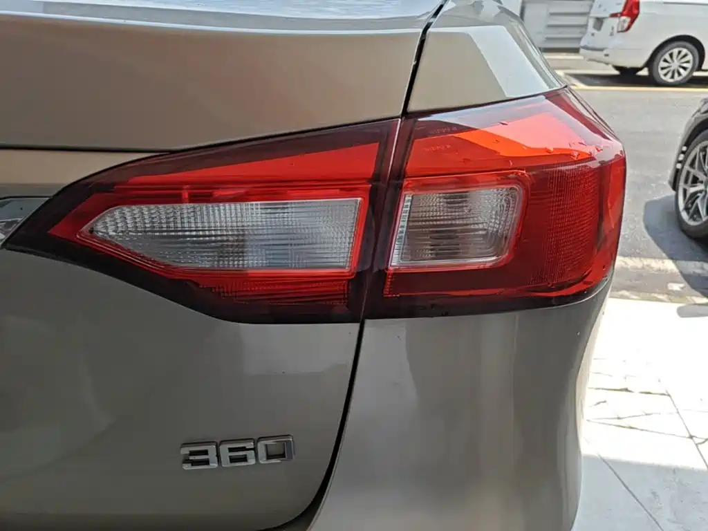 Roewe 360 — миниатюра 8