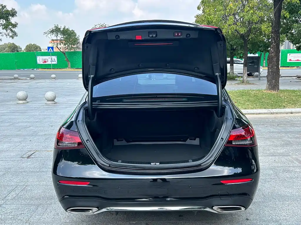 Mercedes-Benz E-Class — миниатюра 17