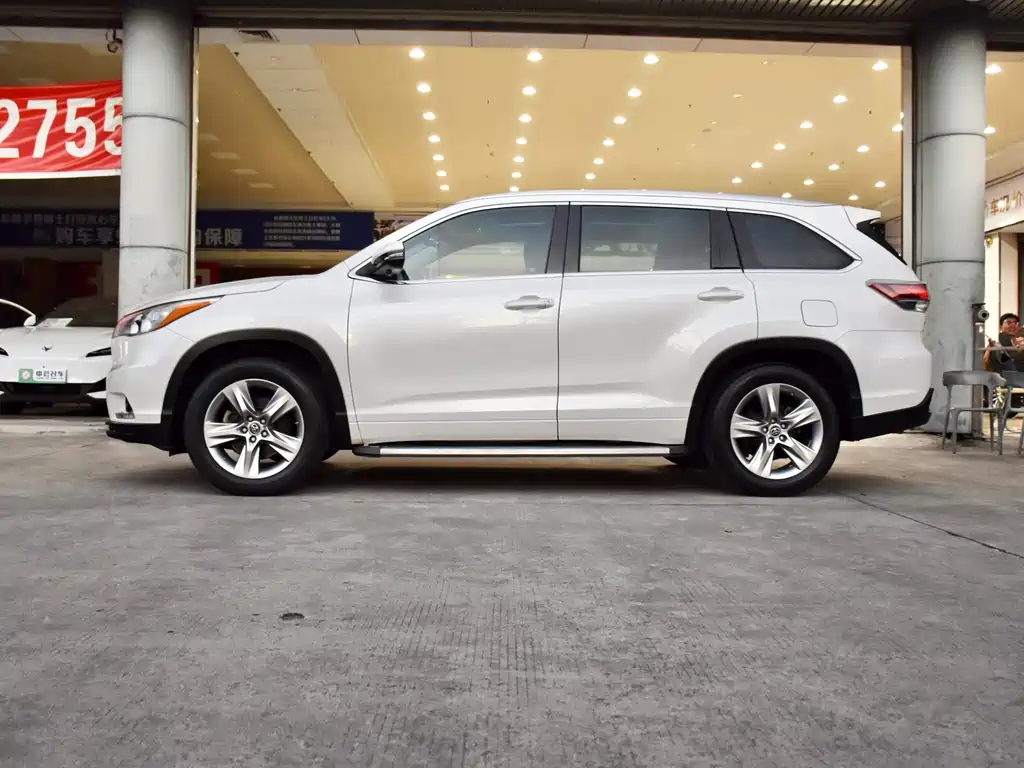 TOYOTA HIGHLANDER