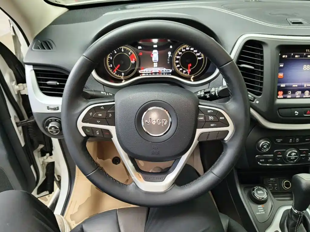 Jeep Cherokee — миниатюра 11