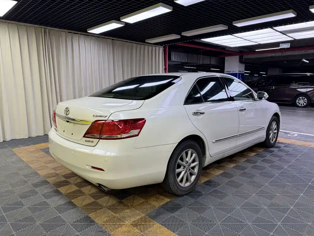 Toyota Camry — миниатюра 4