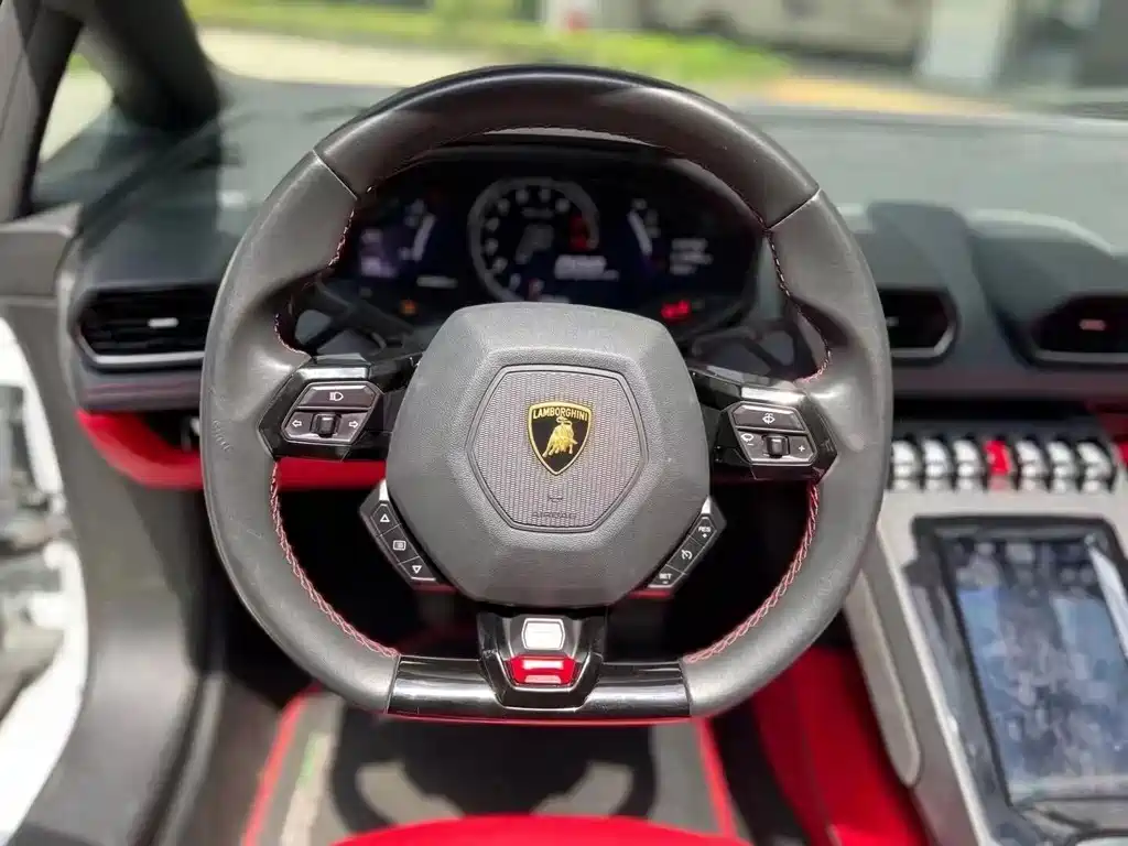 LAMBORGHINI HURACÁN