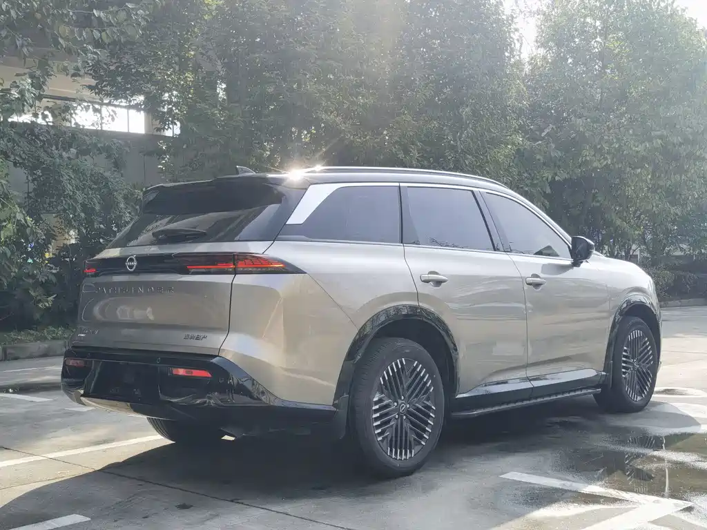 Nissan Teramont — миниатюра 8
