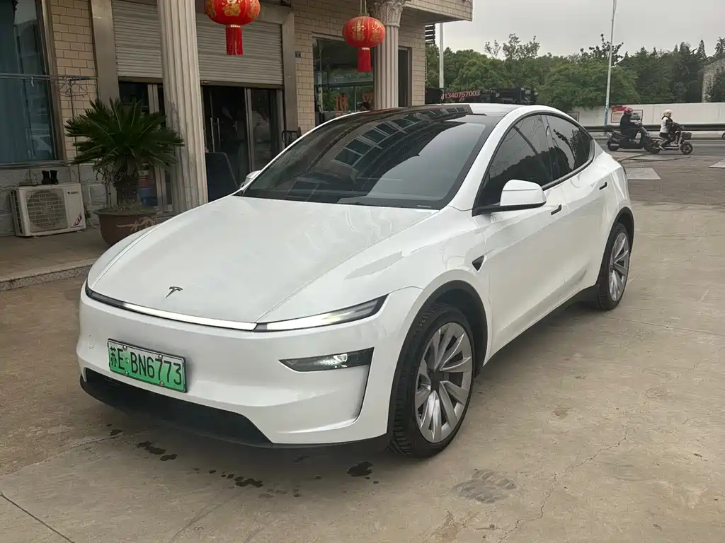 Tesla Model Y 2025