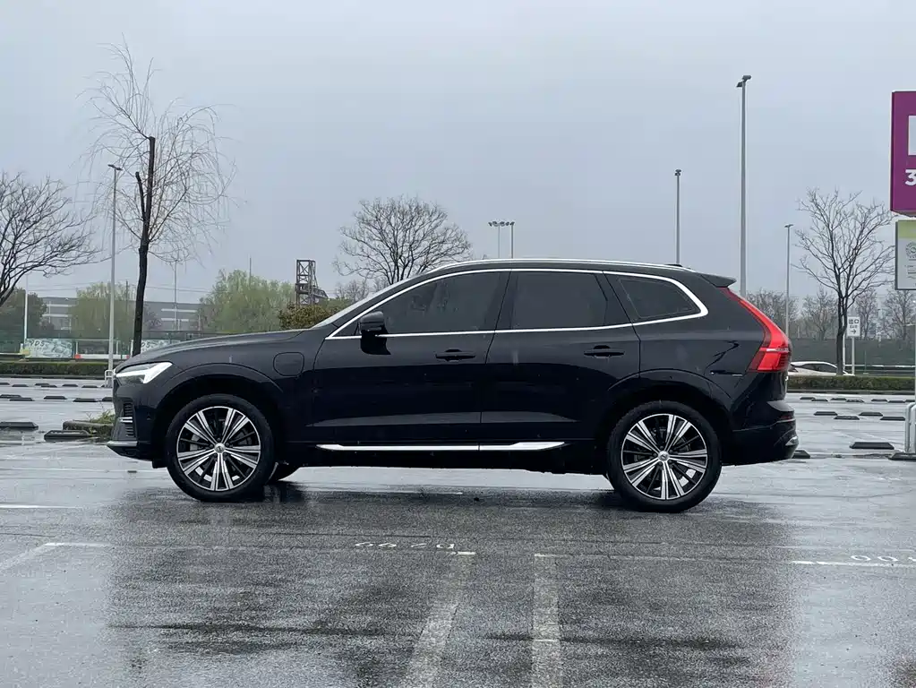 Volvo XC60 2022 T8 Luxury