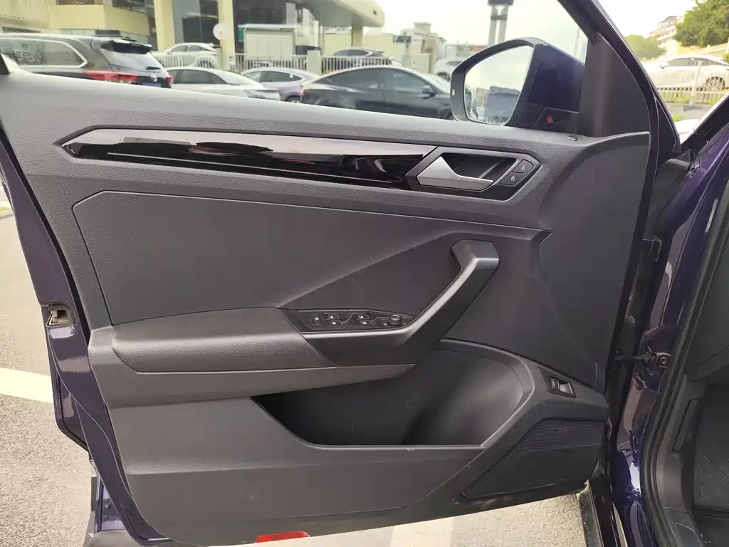 VOLKSWAGEN T ROC EXPLORING SONGS