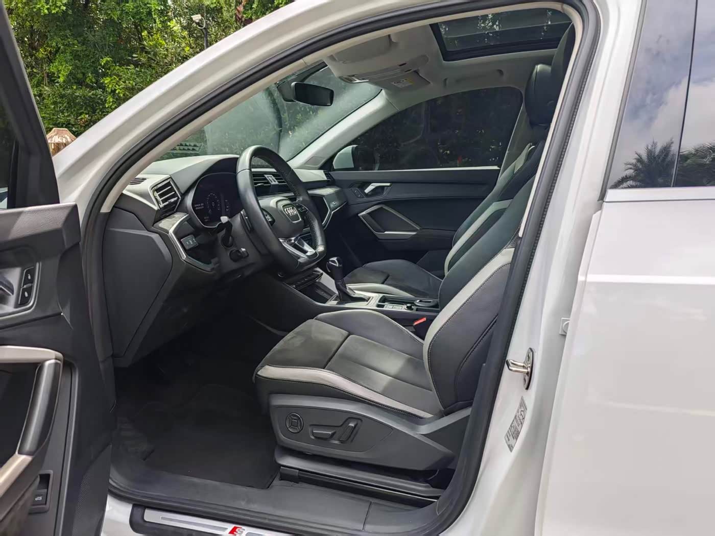Audi Q3 1.4 л 2021 г. Белый, пробег 33000 км