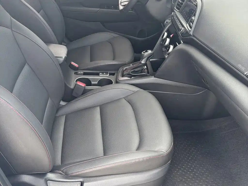 Hyundai Elantra — миниатюра 13