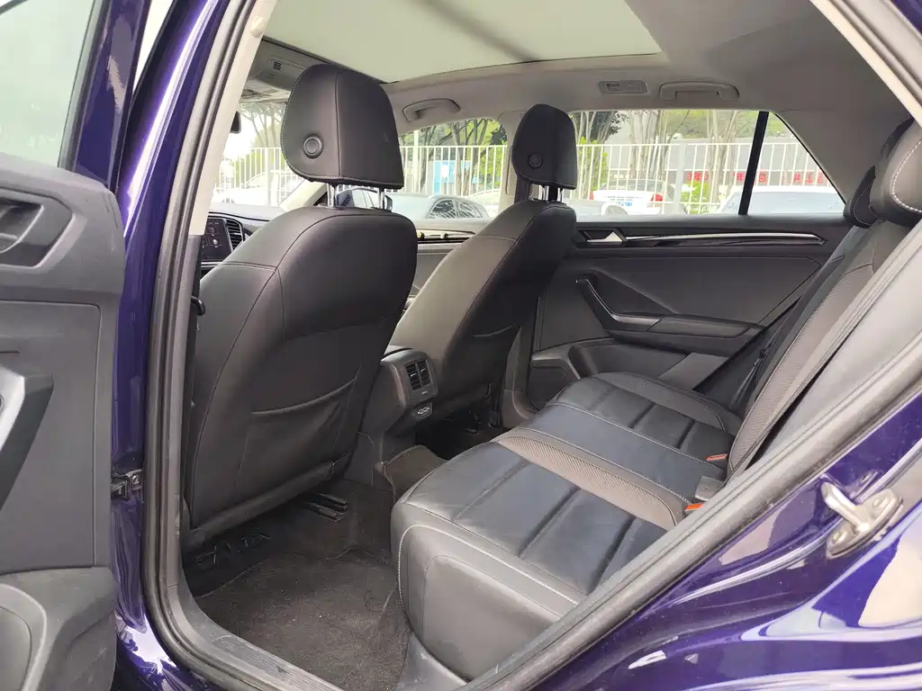 VOLKSWAGEN T ROC EXPLORING SONGS