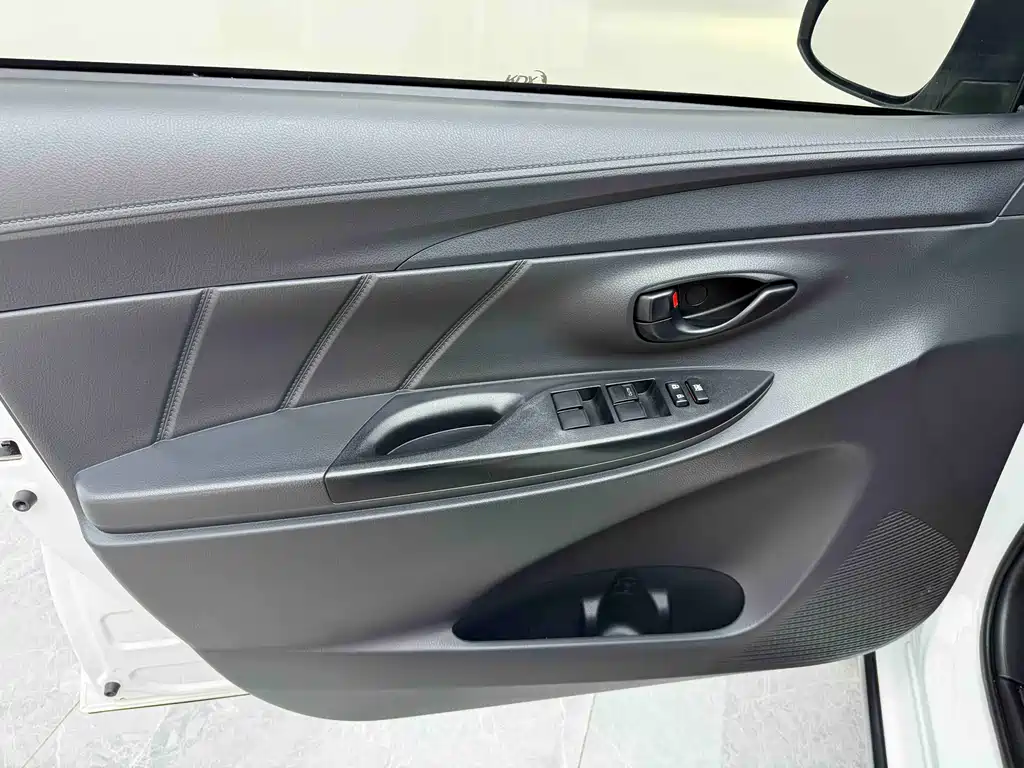 TOYOTA YARIS L ZHIXUAN