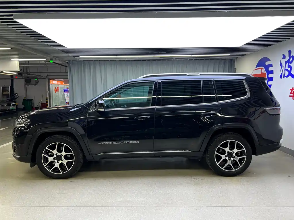 JEEP GRAND COMMANDER