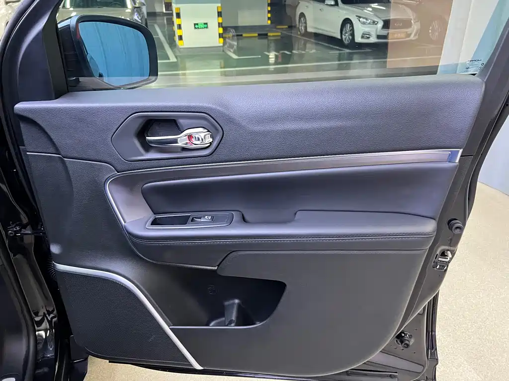 JEEP GRAND COMMANDER