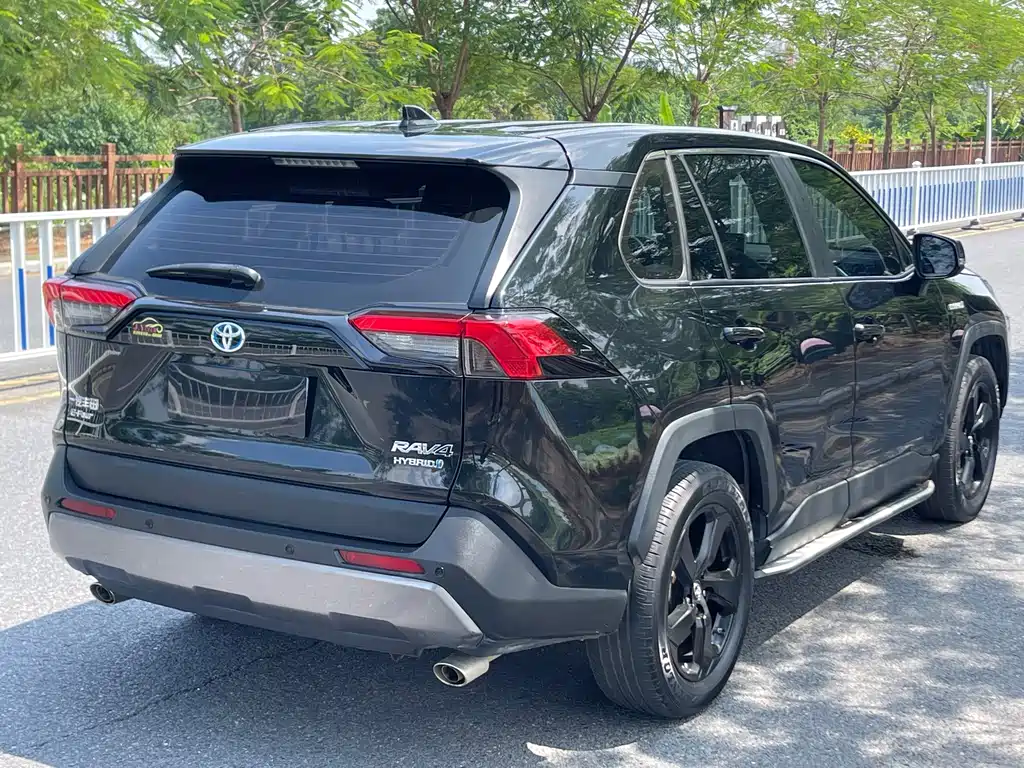 Toyota RAV4 — миниатюра 6
