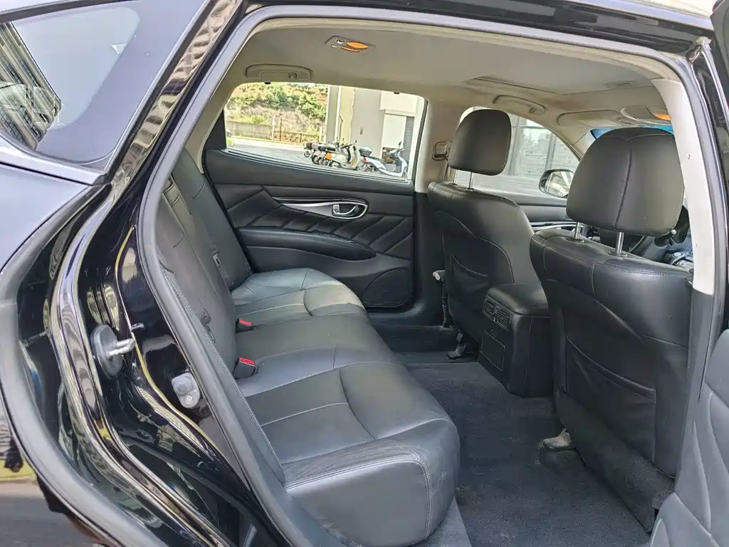 Infiniti Q70 — миниатюра 11