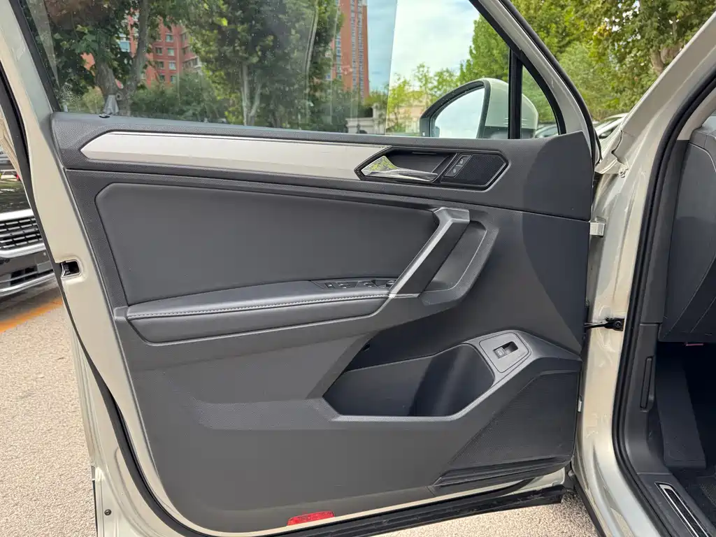 Volkswagen Tiguan L — миниатюра 12