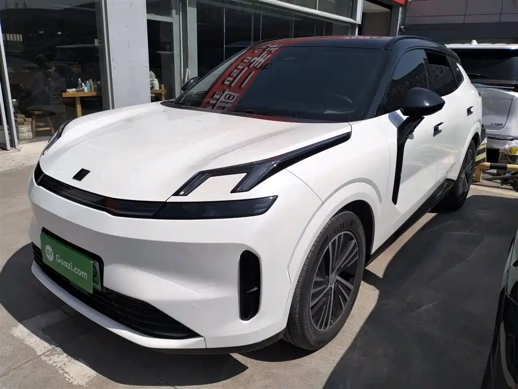 Lynk & Co 08 EM-P 2025